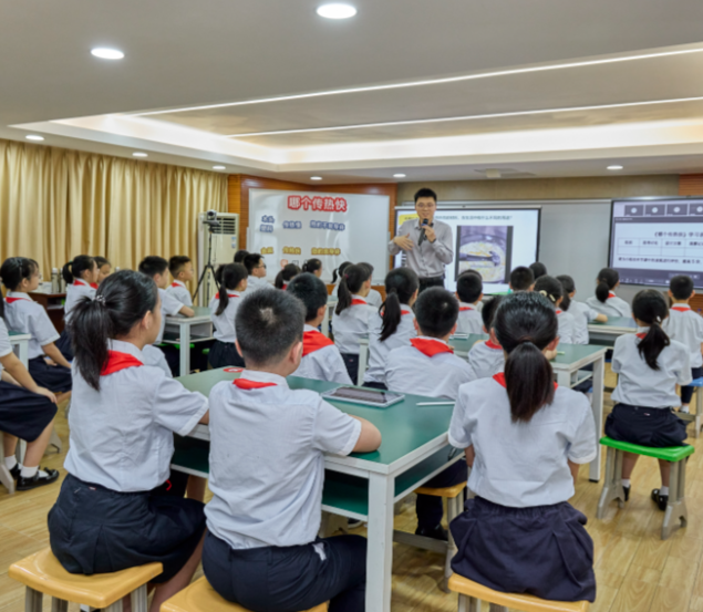 研讨方向是科学教育需求走进校园与老师和同学们沟通交流 研讨方向是科学教育需求走进校园与老师和同学们沟通交流